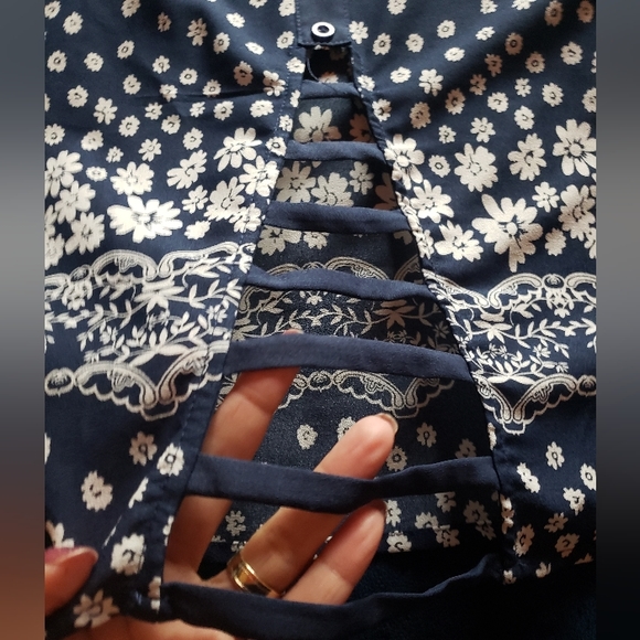 Blouse - Picture 3 of 3